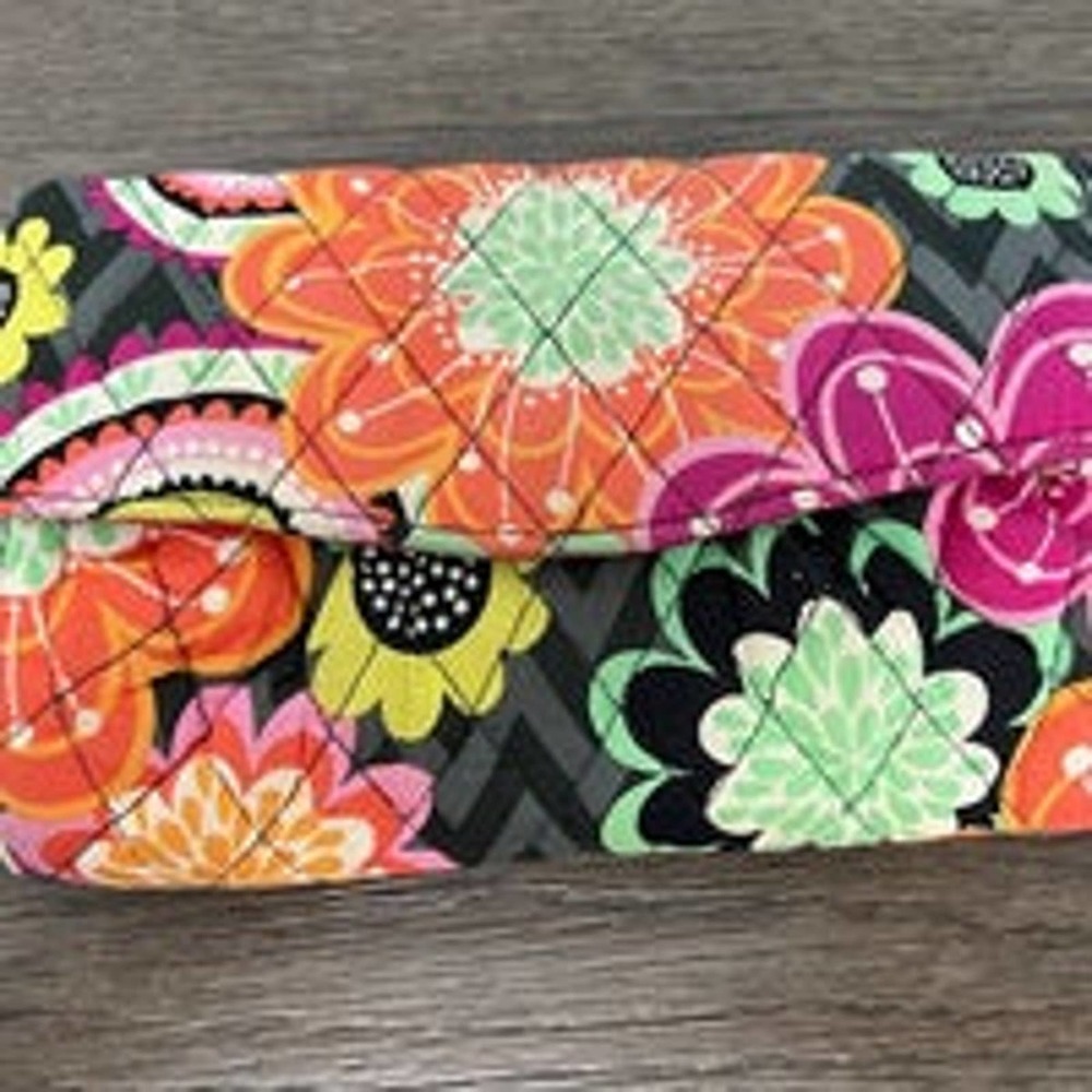 Vera Bradley Crossbody Wallet with Strap in Ziggy Zinnia Print